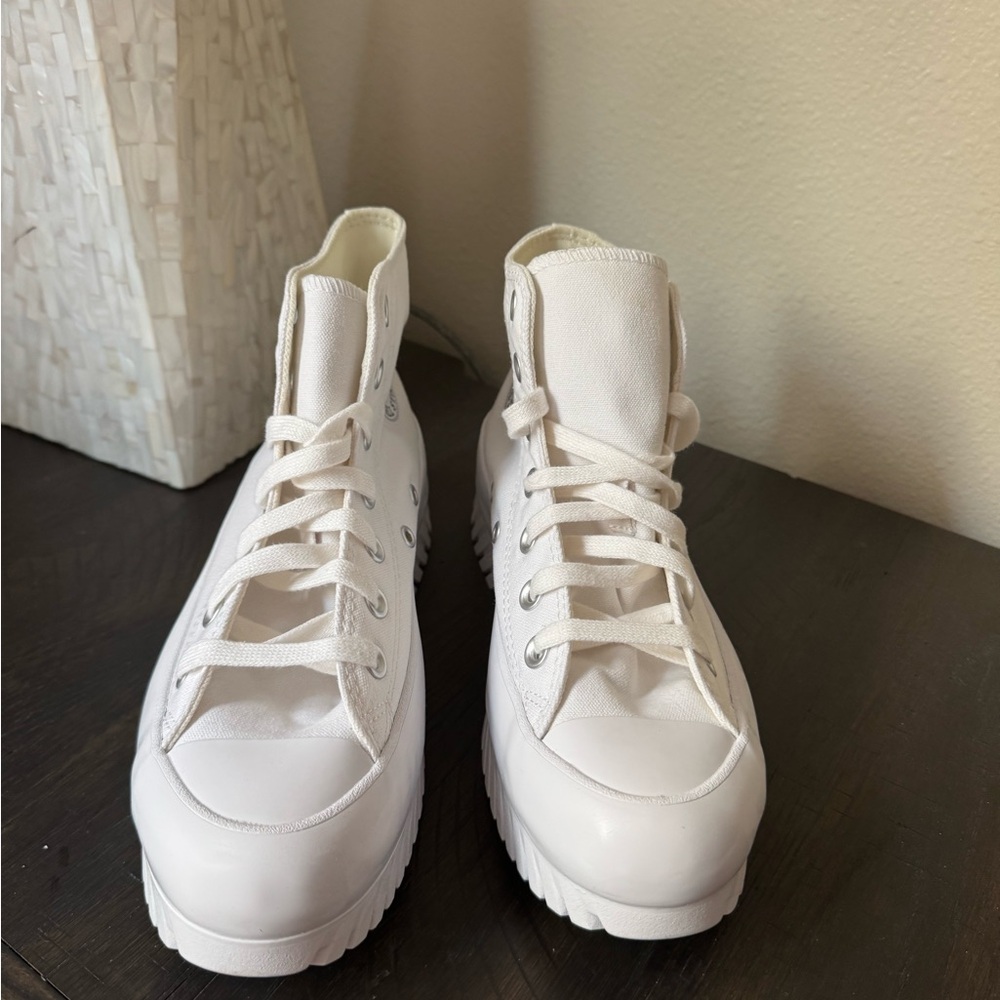 Converse Women's White High-Top lug sole 7.5